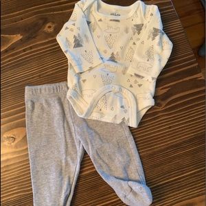 NWOT Chick Pea Bodysuit & Footed Bottoms. 0-3M